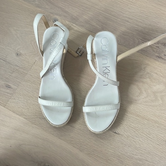 Calvin Klein Wedges Size 8 - Picture 2 of 4